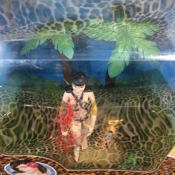 Dark Horse Comics Jungle Bettie Page Posable Figure - Picture 3 of 8